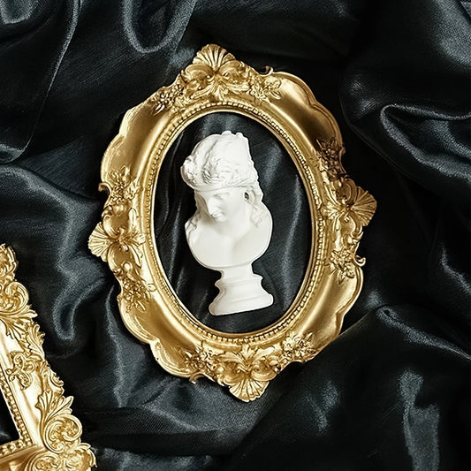 RoyalGlow⢠Vintage Frame ⨠ā Timeless Golden Elegance