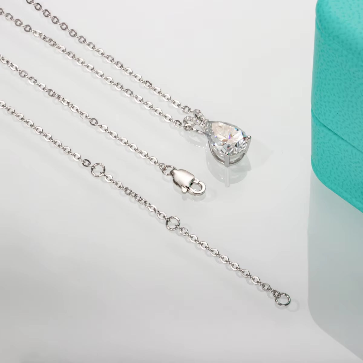 HealthBeauty-Products (™) Pear Cut Teardrop Moissanite Diamond Pendant