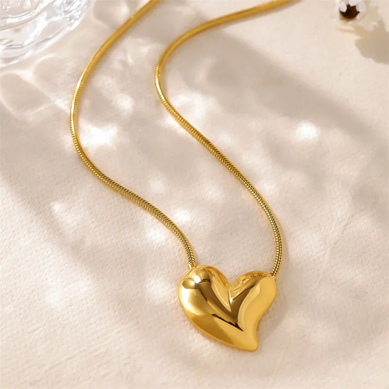 Toggle Clasp White Pendant Necklace